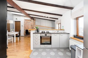 Oven, stovetop, dishwasher