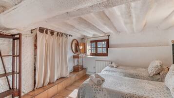 2 chambres, fer et planche à repasser, Wi-Fi gratuit, draps fournis