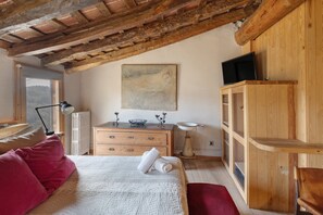 1 chambre, fer et planche à repasser, accès au Wi-Fi (inclus)