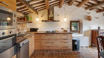 雪櫃、微波爐、焗爐、爐具