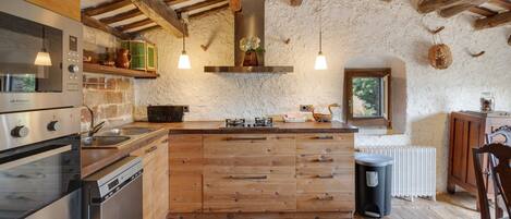 冰箱、微波炉、烤箱、炉灶