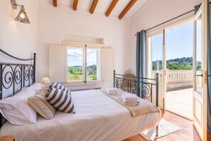 5 dormitorios, tabla de planchar con plancha, wifi gratis y ropa de cama