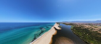 Holiday Home 'Jolanda-Valledoria' with Sea View, Wi-Fi and Air Conditioning