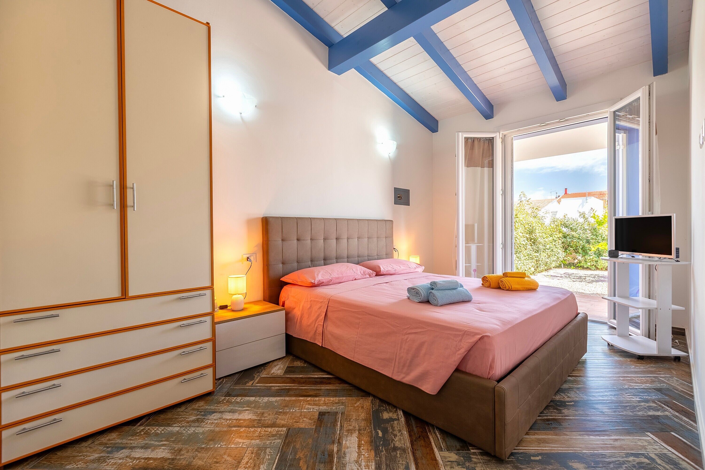 2 habitaciones, tabla de planchar con plancha y wifi gratis 