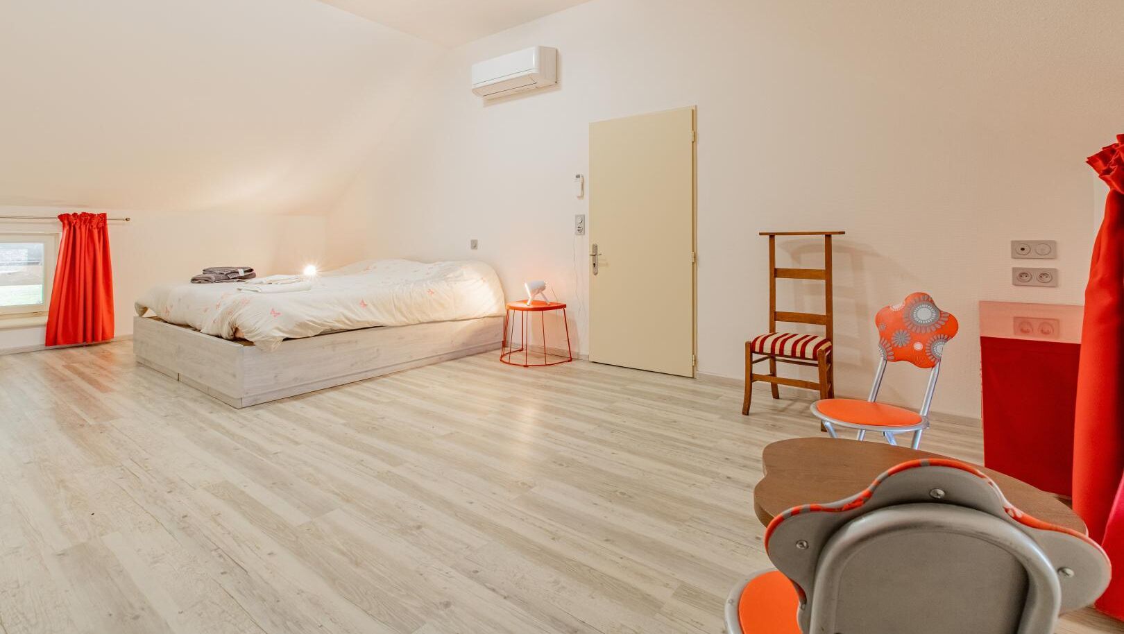 3 間睡房、上網