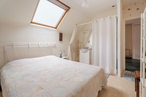 1 chambre, fer et planche Ă repasser, Wi-Fi gratuit, draps fournis