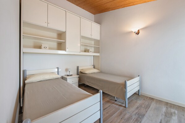 3 bedrooms, free WiFi, bed sheets