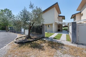 Exterior - Villa 'Golfette Ville Al Golf 1' with Private Pool, Private Garden and Wi-Fi (Manerba del Garda)