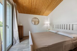 3 bedrooms, WiFi (free), bed sheets