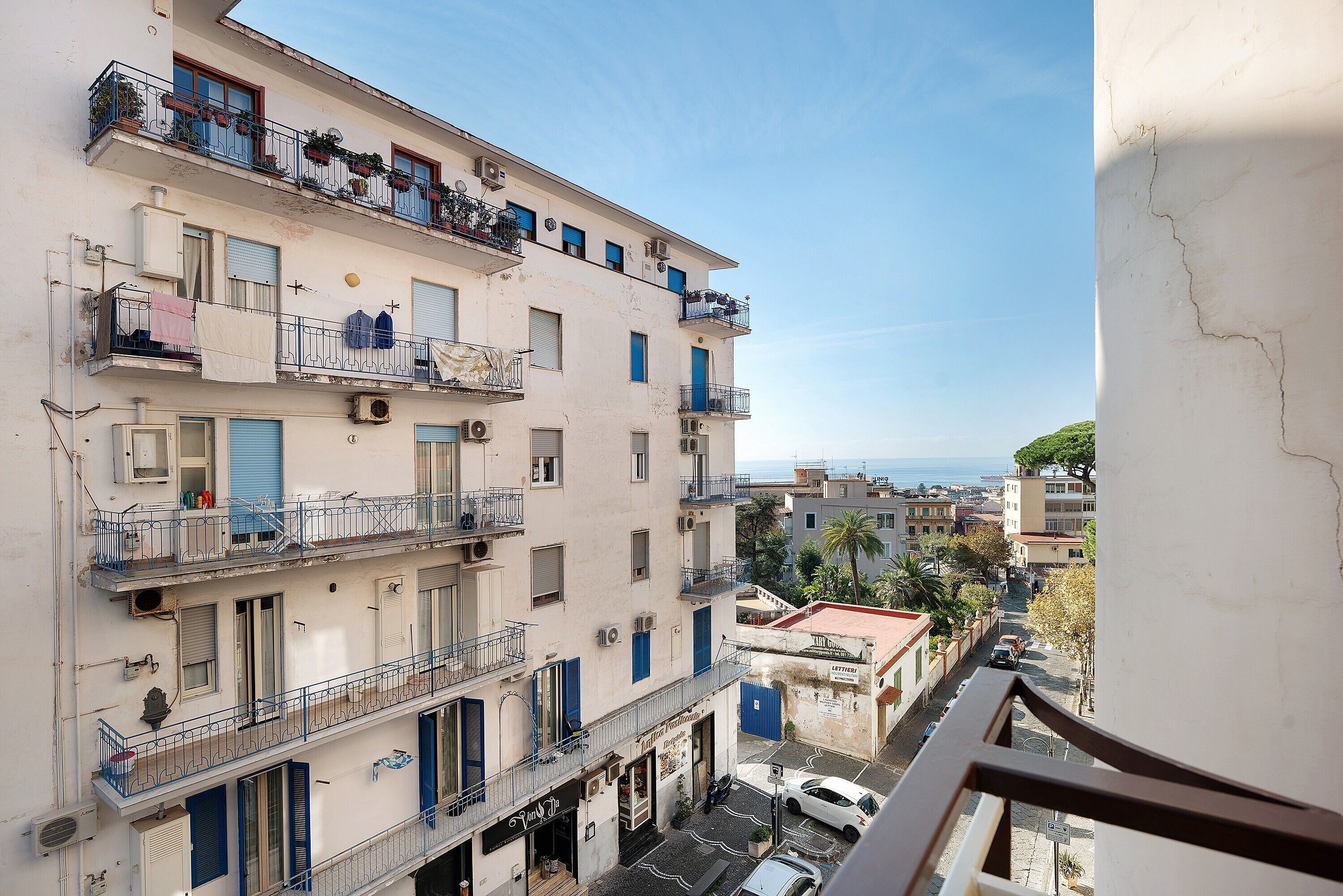 المنطقة المحيطة بالمنشأة