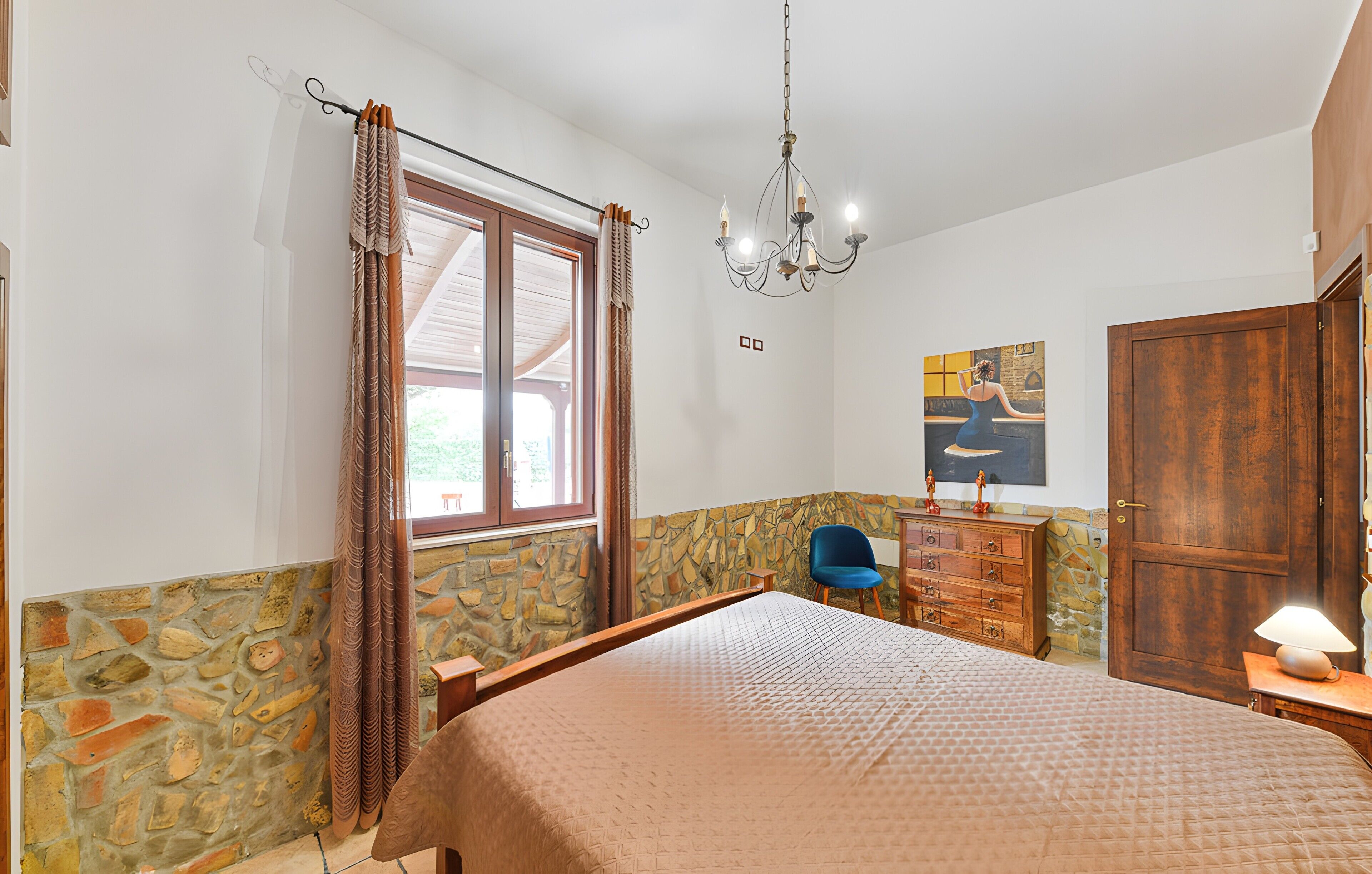 3 bedrooms, iron/ironing board, free WiFi, bed sheets