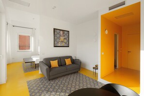 TV - Apartment 'Moderno In Via Toledo' with Balcony, Wi-Fi and Air Conditioning (Napoli)