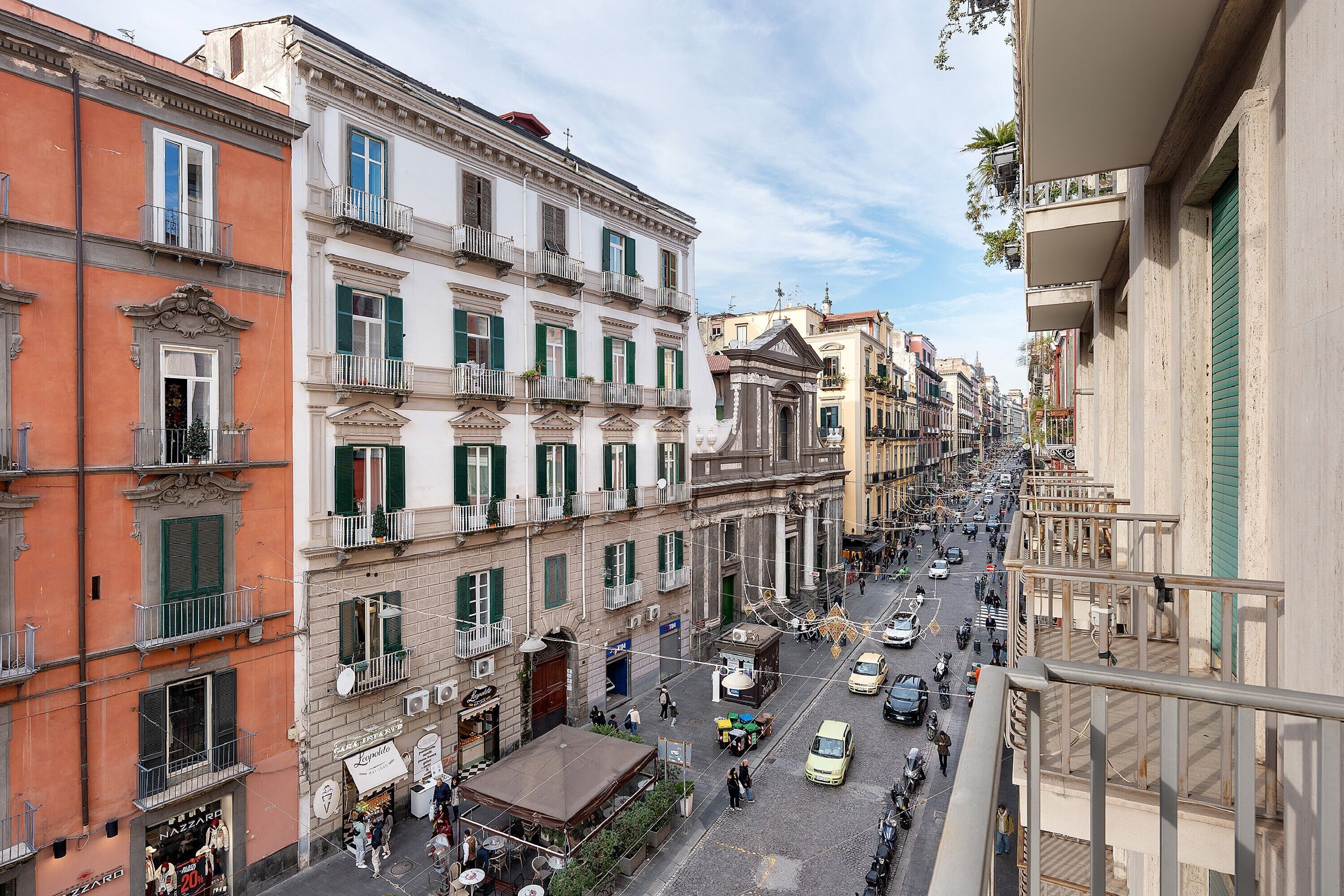 المنطقة المحيطة بالمنشأة