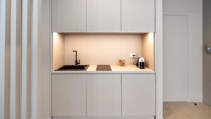 A compact kitchenette with a sink, a small countertop, and a coffee maker. - Apartment 'Deluxe In Via Toledo' with Balcony, Wi-Fi and Air Conditioning (Napoli)