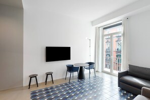 TV - Apartment 'Deluxe In Via Toledo' with Balcony, Wi-Fi and Air Conditioning (Napoli)