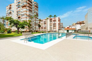 Pool - Apartment 'Plazamar' with Shared Pool, Wi-Fi and Air Conditioning (Torre del Mar)