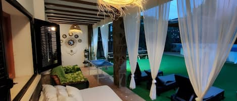 6 bedrooms, iron/ironing board, free WiFi, bed sheets