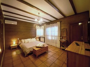 6 bedrooms, iron/ironing board, free WiFi, bed sheets