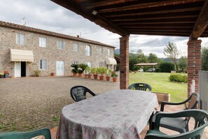 Outdoor dining - Villa 'Ringo' with Private Pool, Private Garden and Wi-Fi (Capannori)
