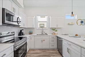 Coffee/tea maker, fridge, microwave, oven
