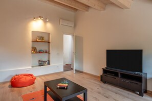 TV, DVD-spiller og bordtennis