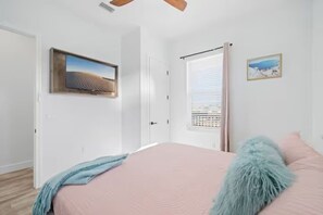 Desk, iron/ironing board, travel crib, WiFi - 5BDR~Heated Pool+Golf Cart+Grill+Pool Table (Panama City Beach)