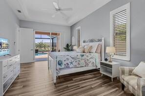 3 bedrooms, free WiFi, bed sheets - Heated Saltwater Pool, Dock, Gulf Access - Infinity Coral Villa - Roelens (Cape Coral)