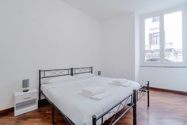 2 bedrooms, iron/ironing board, WiFi, bed sheets
