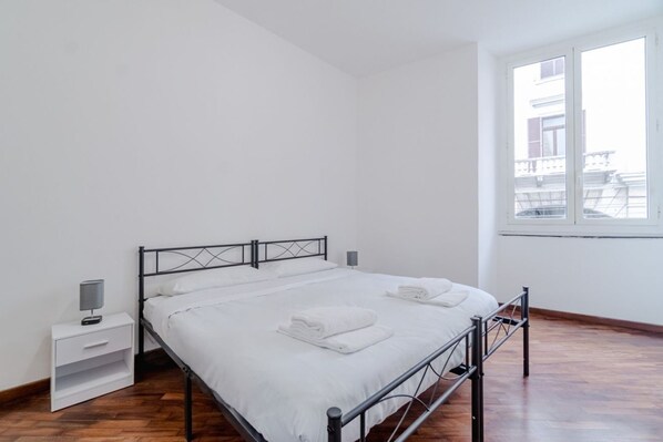 Unclassified image, 1 of 14, button