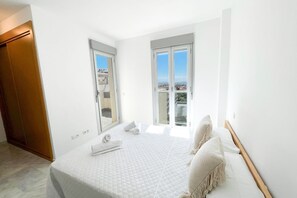 3 habitaciones, tabla de planchar con plancha, cuna de viaje y wifi 