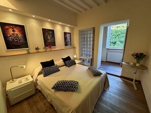 2 bedrooms, iron/ironing board, travel crib, free WiFi - Nice apartment for 4 people with WIFI and TV (Lucca)