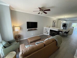 Smart TV, fireplace