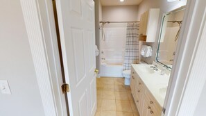 Douche, serviettes fournies
