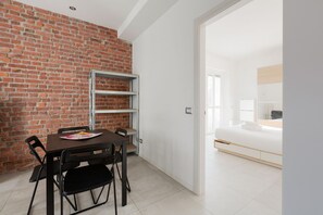 Dining - GuestHost - M4 Argonne Design Apartment with Balconies (Milano)