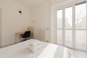 1 slaapkamer, een strijkplank/strijkijzer, wifi, beddengoed