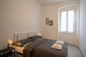 3 habitaciones, tabla de planchar con plancha, wifi y ropa de cama 