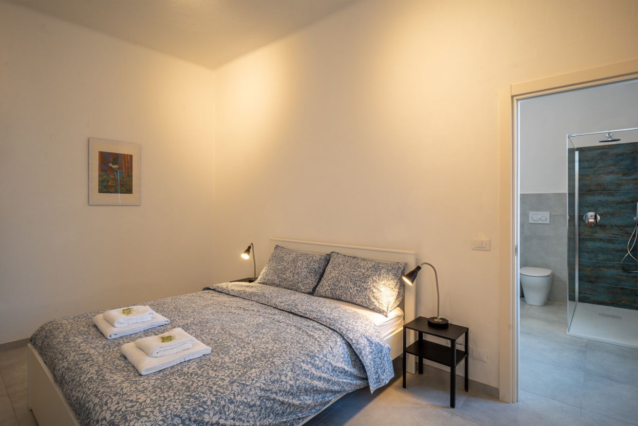3 habitaciones, tabla de planchar con plancha, wifi y ropa de cama 