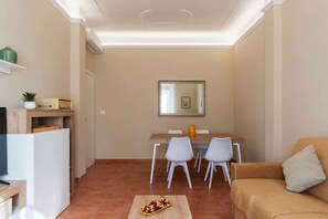 Living area - GuestHost - Appio Latino Apartment (Roma)