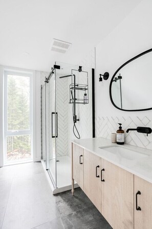 提供毛巾、廁紙