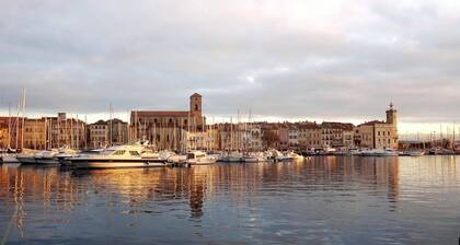 "L'Escale Marine" Town house 6 pers. Air conditioning. WIFI. Parking. near port