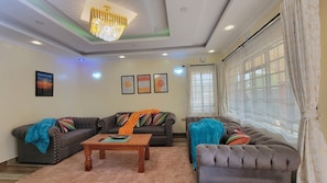 Smart TV - Charming 3-bedroom bungalow in a gated Community In Nakuru. (Nakuru)