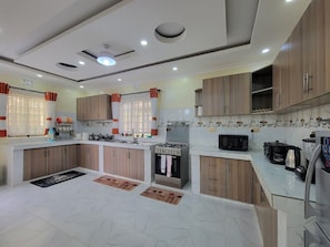 Fridge, microwave, oven, stovetop - Charming 3-bedroom bungalow in a gated Community In Nakuru. (Nakuru)