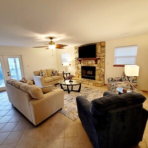 Smart TV, table tennis