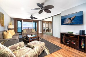TV, books - 🏖️Oceanfront Kona Condo w/ Pickleball & Sunset Views (Kailua Kona)