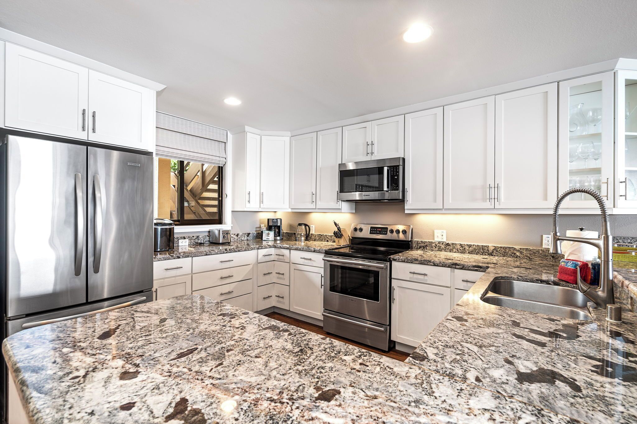 雪櫃、微波爐、焗爐、爐具