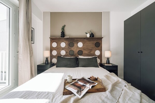 Iron/ironing board, WiFi, bed sheets