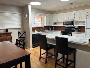 Fridge, microwave, oven, stovetop - Lovely home - big enough for everyone, cozy enough for two! (Lubbock)