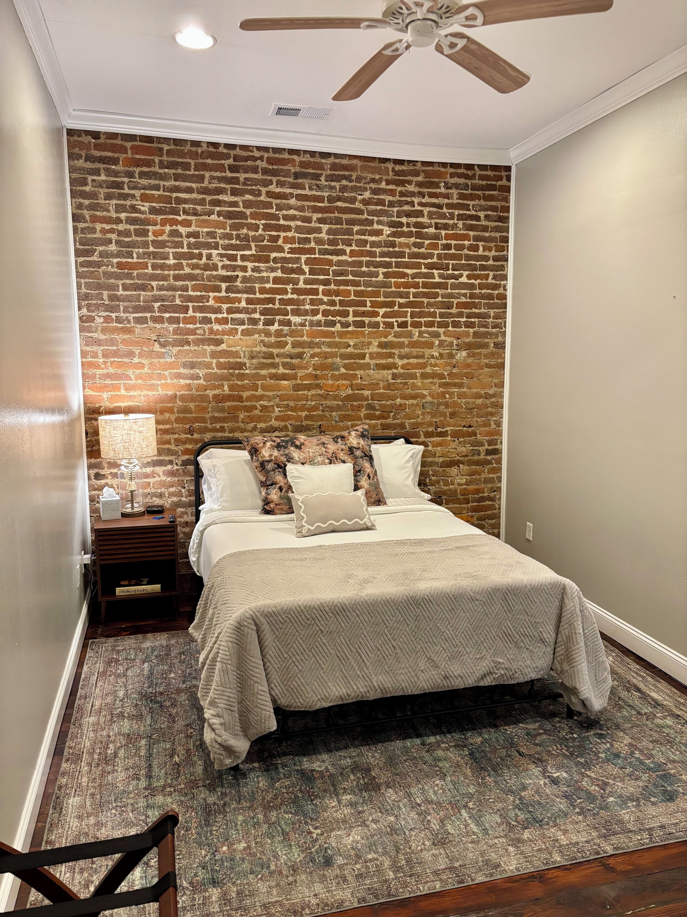 3 habitaciones, tabla de planchar con plancha y wifi gratis 