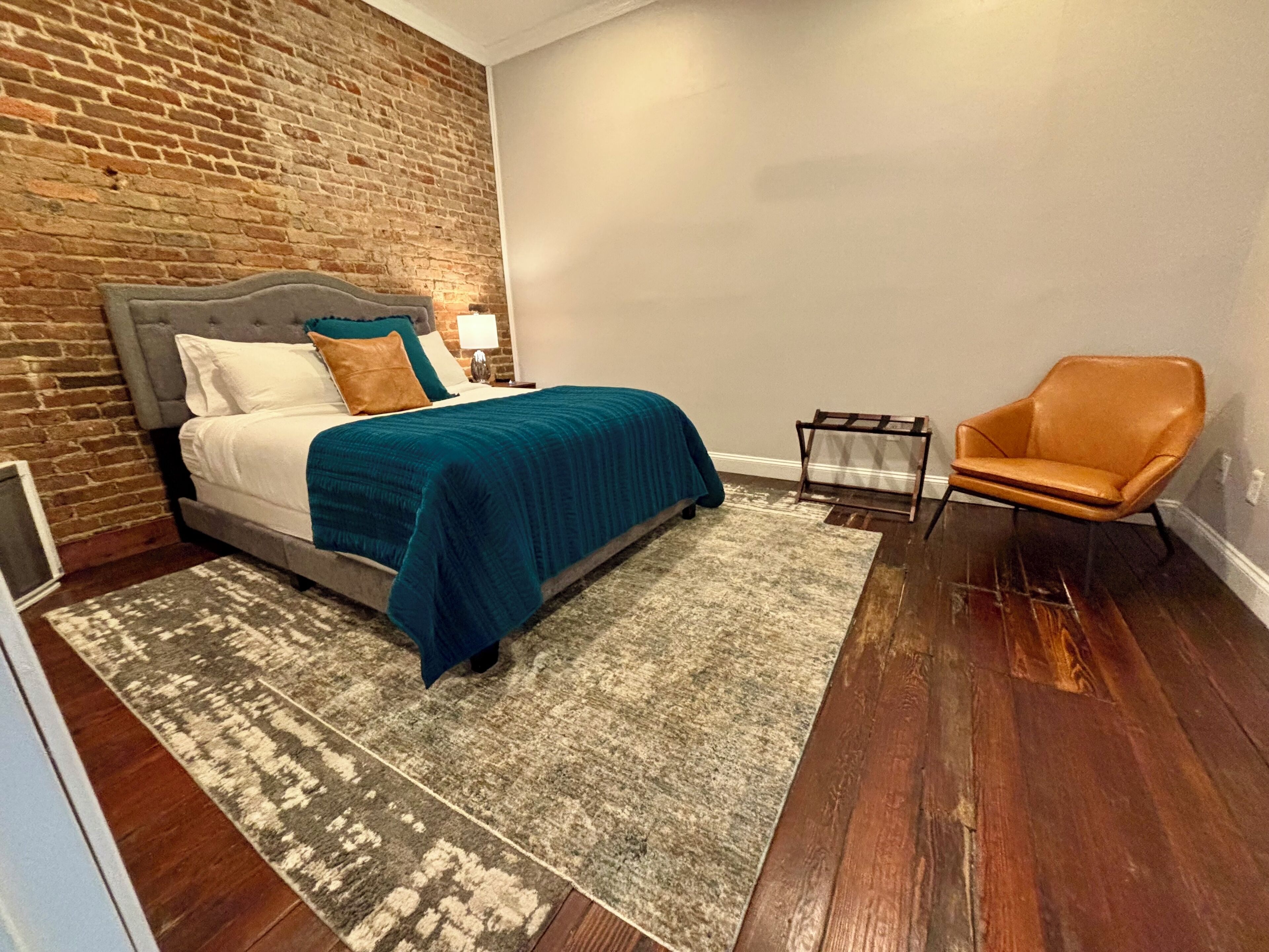 3 室のベッドルーム、アイロン / アイロン台、WiFi (無料)、ベッドシーツ