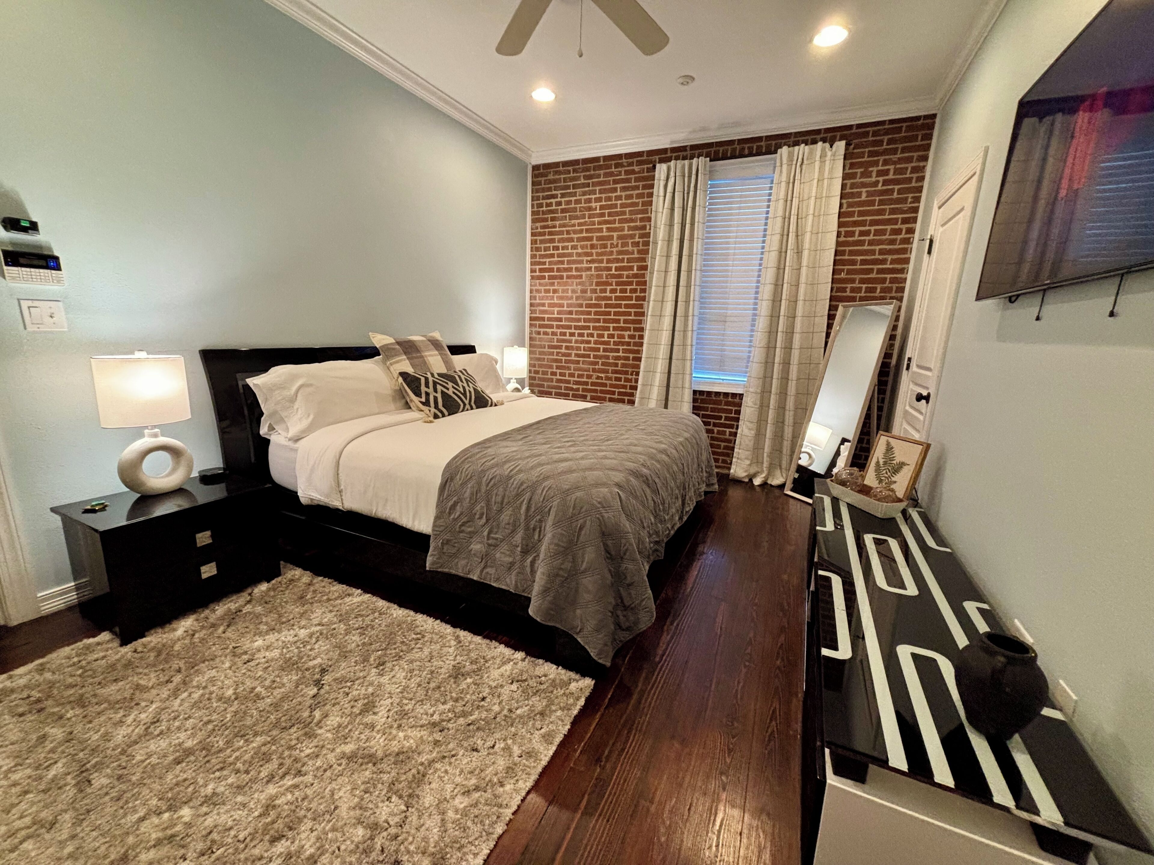 3 bedrooms, iron/ironing board, free WiFi, bed sheets